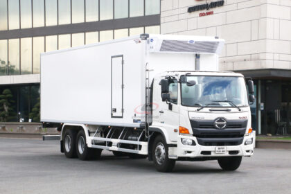 HINO FL8JW8A - Siêu phẩm tải lạnh được mong chờ nhất tháng 12 | Quyen Auto